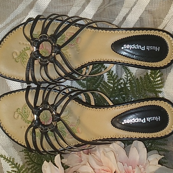 Gorgeous Small Wedge Hush Puppies Sandals-Like New - Picture 2 of 11
